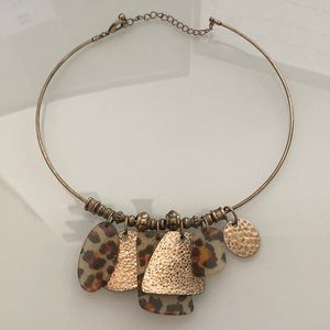 Choker/Necklace beaded “gold” leopard print